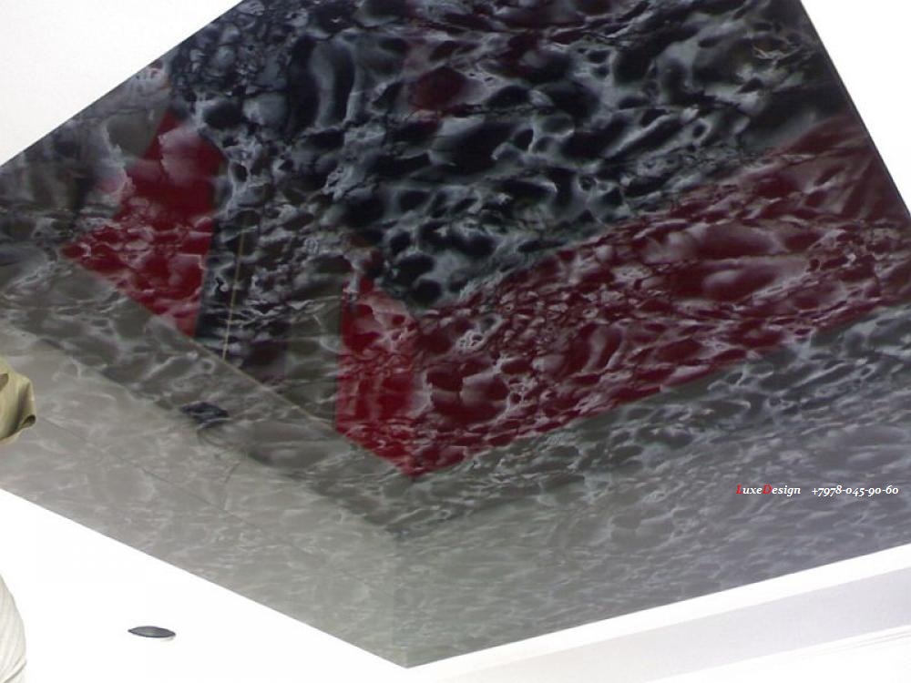 Фактурный натяжной потолок черный мрамор