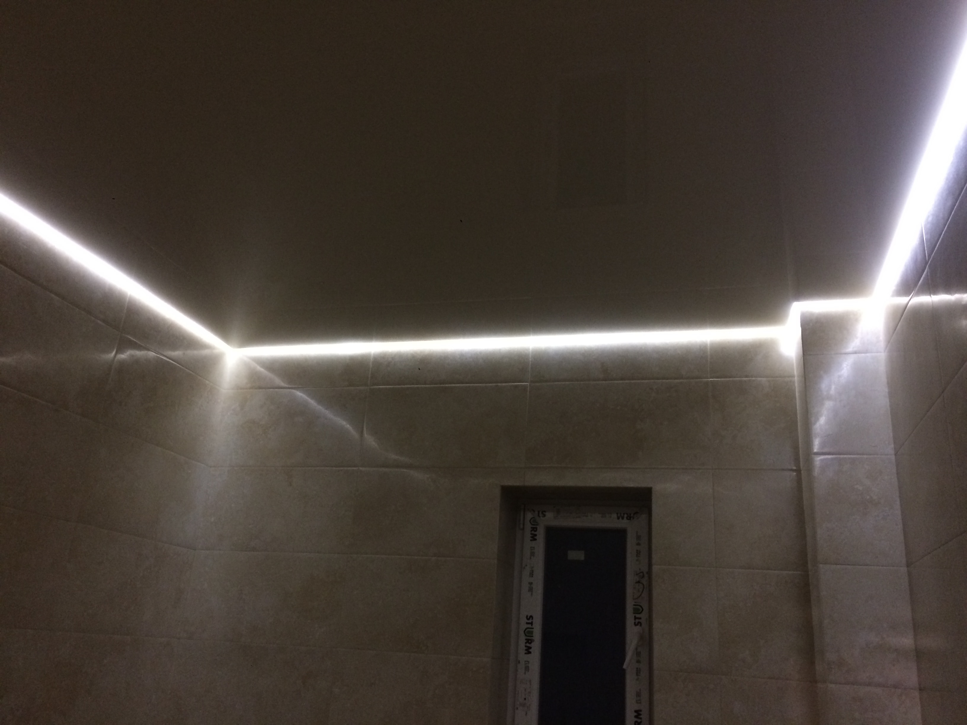 натяжной потолок с подсветкой в ванной симферополь