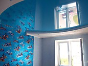 Голубой натяжной потолок в детской