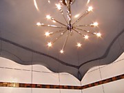 Натяжной потолок волной в ванной