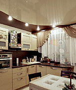натяжные потолки на кухне-комбинированные