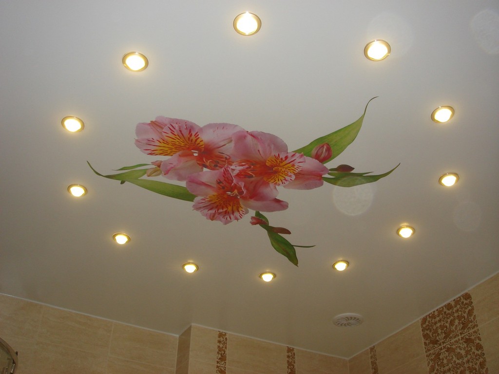 Фотопечать художественный натяжной потолок цветок