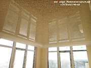 Фактурный натяжной потолок Узоры золотые на белом-PH23-1