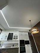Световые линии на кухне