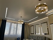 Световые линии в гостиной