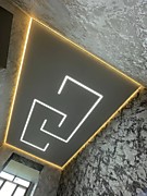 Парящий натяжной потолок в спальне
