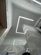 Световые линии в уборной