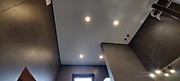 Натяжной потолок в ванной с теневым примыканием